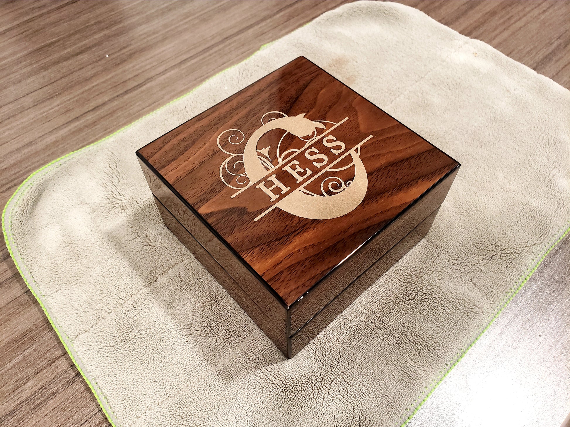 Personalized High Gloss Walnut or Cherry Wood Finish Cigar Ashtray Foldable Set - SIKARX