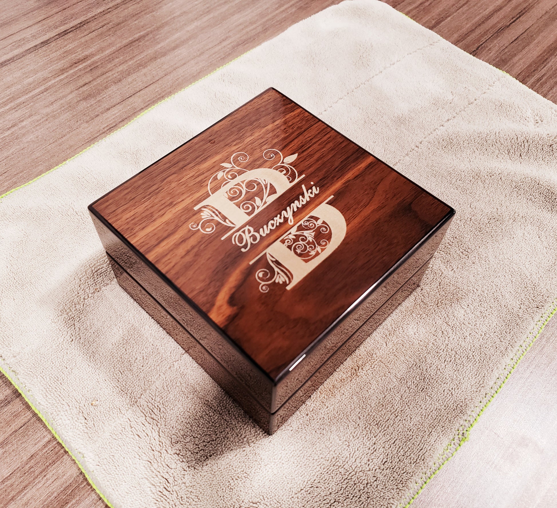 Personalized High Gloss Walnut or Cherry Wood Finish Cigar Ashtray Foldable Set - SIKARX