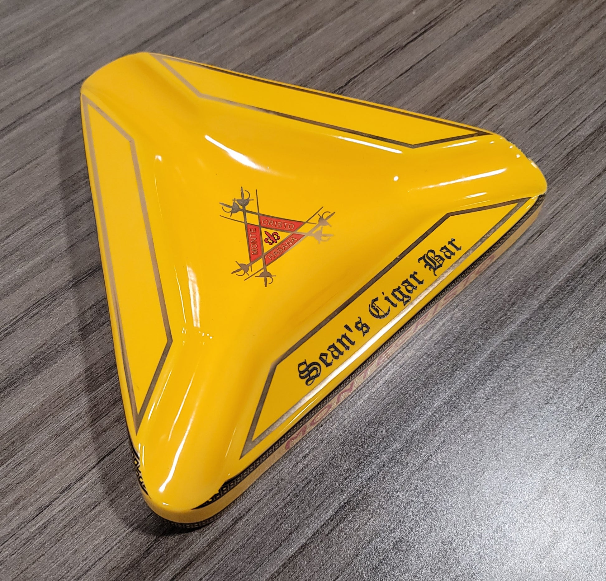 Stunning Triangle Montecristo Cigar Ashtray - SIKARX