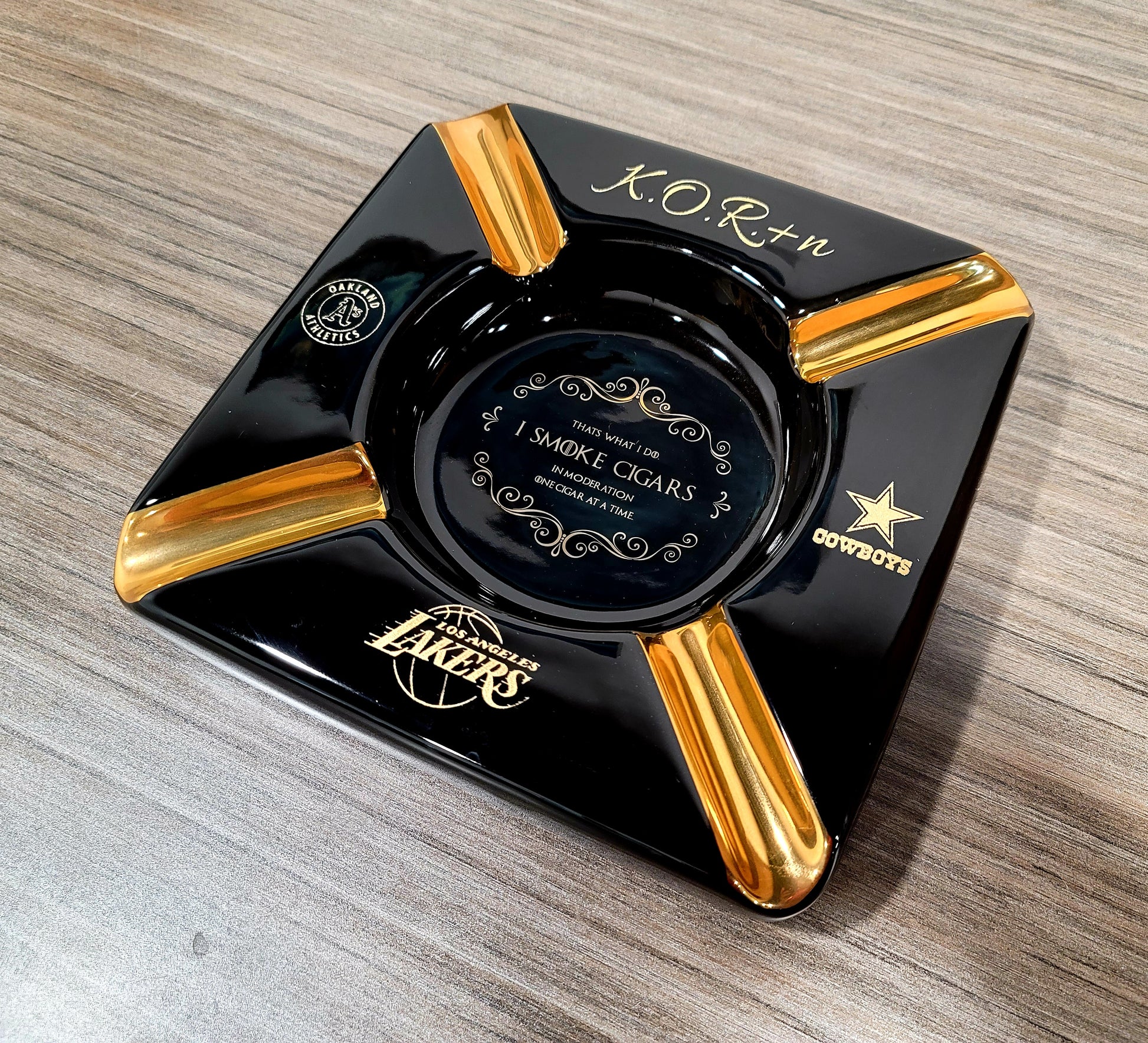 Personalized That's what I do I smoke cigars Black and Gold Large 4 Cigars Ceramic Ashtray Outdoor Use 4 Cigar rests - SIKARX