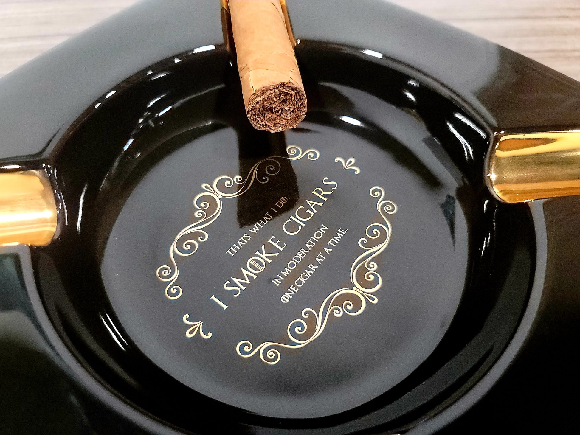 Personalized That's what I do I smoke cigars Black and Gold Large 4 Cigars Ceramic Ashtray Outdoor Use 4 Cigar rests - SIKARX